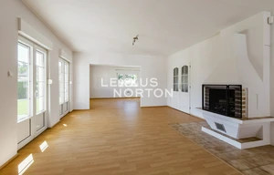 Family house for rent, 365m<sup>2</sup>, 539m<sup>2</sup> of land