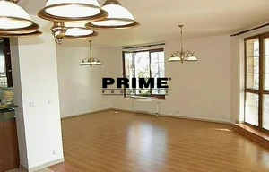 Family house for rent, 390m<sup>2</sup>, 903m<sup>2</sup> of land