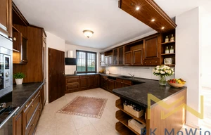 Family house for rent, 390m<sup>2</sup>, 903m<sup>2</sup> of land