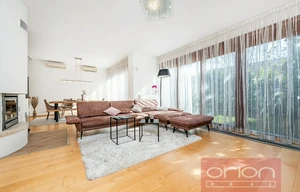 Family house for rent, 289m<sup>2</sup>, 264m<sup>2</sup> of land