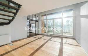 Apartment for rent, 5 bedrooms +, 324m<sup>2</sup>