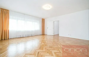 Family house for rent, 350m<sup>2</sup>, 370m<sup>2</sup> of land