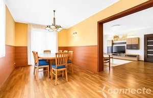 Family house for sale, 240m<sup>2</sup>, 582m<sup>2</sup> of land