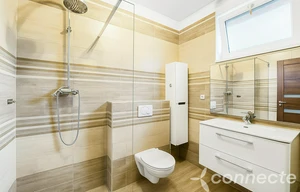 Family house for sale, 240m<sup>2</sup>, 582m<sup>2</sup> of land