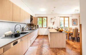 Family house for rent, 340m<sup>2</sup>, 1197m<sup>2</sup> of land