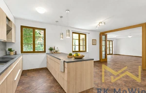 Family house for rent, 340m<sup>2</sup>, 1200m<sup>2</sup> of land