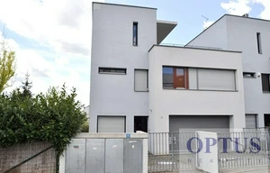 Family house for rent, 259m<sup>2</sup>, 383m<sup>2</sup> of land