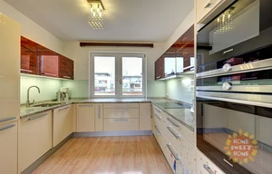 Apartment for rent, 5+kk - 4 bedrooms, 178m<sup>2</sup>