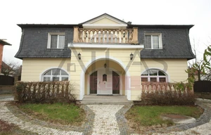 Villa for rent, 360m<sup>2</sup>, 860m<sup>2</sup> of land
