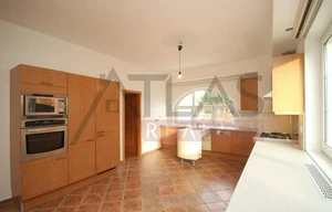 Villa for rent, 360m<sup>2</sup>, 860m<sup>2</sup> of land