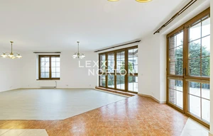 Villa for rent, 384m<sup>2</sup>, 903m<sup>2</sup> of land