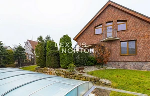 Villa for rent, 384m<sup>2</sup>, 903m<sup>2</sup> of land