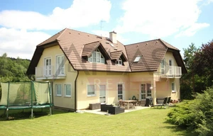 Family house for rent, 303m<sup>2</sup>, 1000m<sup>2</sup> of land