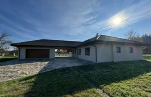 Family house for rent, 296m<sup>2</sup>, 1662m<sup>2</sup> of land