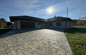 Family house for rent, 296m<sup>2</sup>, 1662m<sup>2</sup> of land