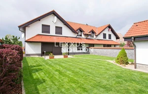 Family house for rent, 240m<sup>2</sup>, 550m<sup>2</sup> of land