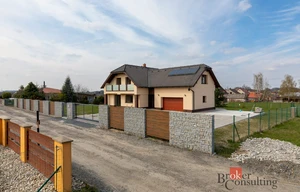 Family house for sale, 295m<sup>2</sup>, 2375m<sup>2</sup> of land