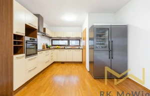 Family house for rent, 175m<sup>2</sup>, 324m<sup>2</sup> of land