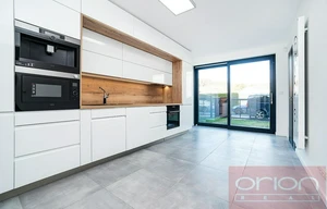 Family house for rent, 226m<sup>2</sup>, 302m<sup>2</sup> of land