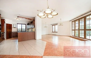 Family house for rent, 390m<sup>2</sup>, 903m<sup>2</sup> of land