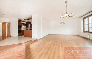 Family house for rent, 390m<sup>2</sup>, 903m<sup>2</sup> of land