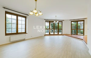 Villa for rent, 384m<sup>2</sup>, 903m<sup>2</sup> of land