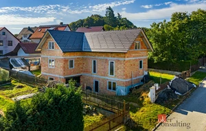 Family house for sale, 305m<sup>2</sup>, 638m<sup>2</sup> of land