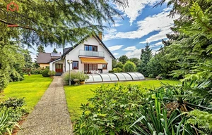 Family house for rent, 283m<sup>2</sup>, 720m<sup>2</sup> of land