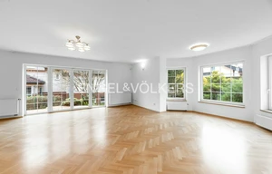 Family house for rent, 403m<sup>2</sup>, 999m<sup>2</sup> of land