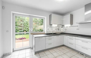 Family house for rent, 403m<sup>2</sup>, 999m<sup>2</sup> of land