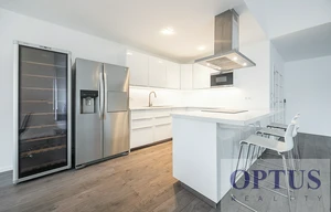 Apartment for rent, 5 bedrooms +, 218m<sup>2</sup>