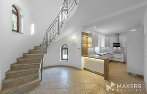 Villa for rent, 254m<sup>2</sup>, 779m<sup>2</sup> of land