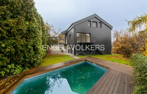 Family house for rent, 345m<sup>2</sup>, 680m<sup>2</sup> of land