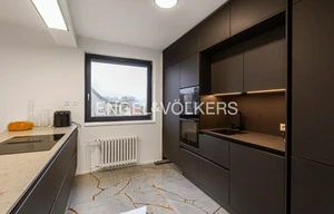 Family house for rent, 345m<sup>2</sup>, 680m<sup>2</sup> of land