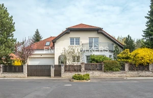 Family house for sale, 403m<sup>2</sup>, 999m<sup>2</sup> of land