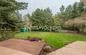 Family house for sale, 403m<sup>2</sup>, 999m<sup>2</sup> of land