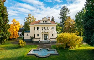 Villa for sale, 382m<sup>2</sup>, 8500m<sup>2</sup> of land