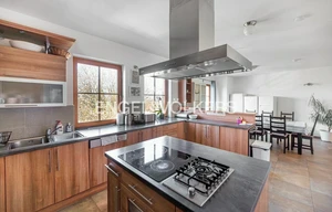 Family house for rent, 350m<sup>2</sup>, 133m<sup>2</sup> of land