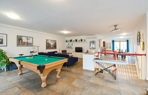 Family house for rent, 350m<sup>2</sup>, 226m<sup>2</sup> of land