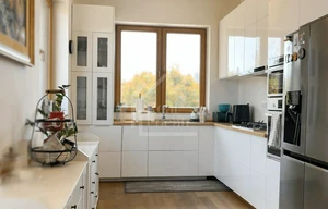 Family house for rent, 350m<sup>2</sup>, 850m<sup>2</sup> of land