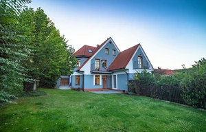 Family house for rent, 250m<sup>2</sup>, 606m<sup>2</sup> of land