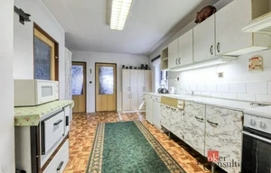 Family house for sale, 225m<sup>2</sup>, 552m<sup>2</sup> of land