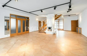 Villa for rent, 801m<sup>2</sup>, 1299m<sup>2</sup> of land