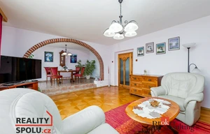 Family house for sale, 260m<sup>2</sup>, 319m<sup>2</sup> of land