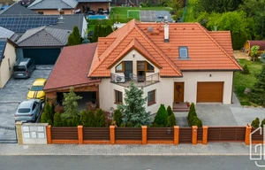 Family house for sale, 303m<sup>2</sup>, 900m<sup>2</sup> of land