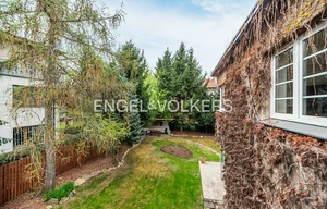 Family house for rent, 260m<sup>2</sup>, 629m<sup>2</sup> of land