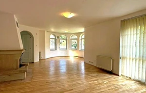 Family house for rent, 400m<sup>2</sup>, 997m<sup>2</sup> of land