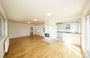 Family house for rent, 325m<sup>2</sup>, 1000m<sup>2</sup> of land