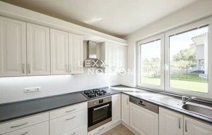 Family house for rent, 325m<sup>2</sup>, 1000m<sup>2</sup> of land