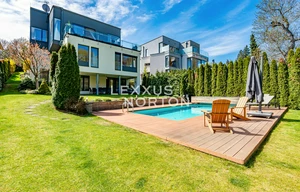 Family house for sale, 337m<sup>2</sup>, 1069m<sup>2</sup> of land